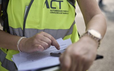 PRESUNÇÃO LEGAL DE FALSOS RECIBOS VERDES